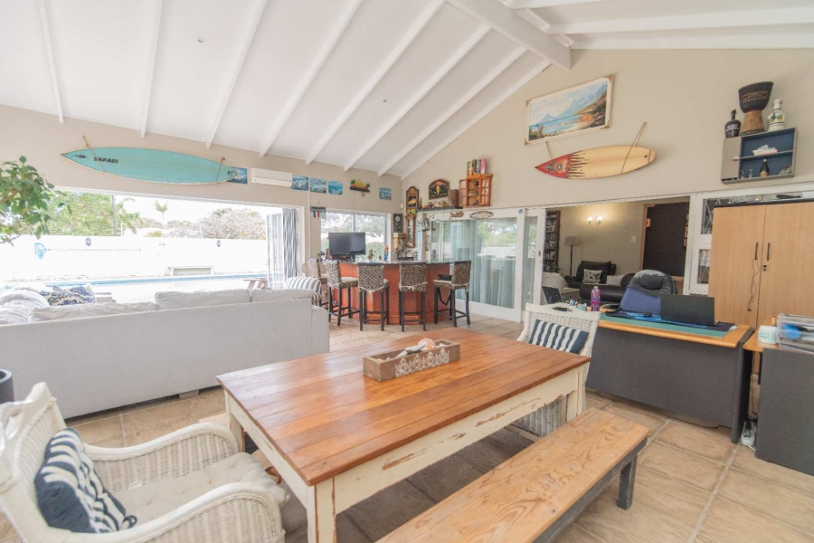 8 Bedroom Property for Sale in Summerstrand Eastern Cape